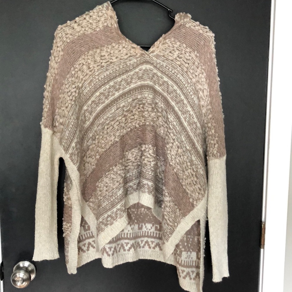 Tan and cream hollister sweater
